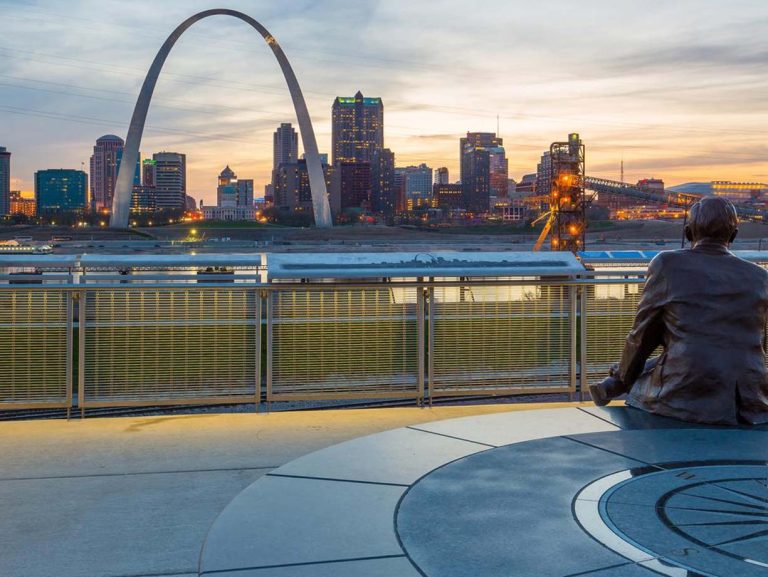 Soaring to New Heights: Insider Tips for Booking Flights to St. Louis
